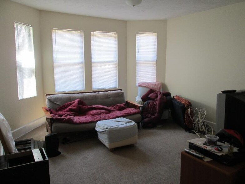 Building Photo - 12 Lorraine Ter