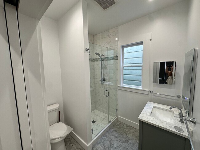 Building Photo - Fully renovated Noe Valley charmer - 2 BR | 1 BA Unit in the Heart of Noe Valley