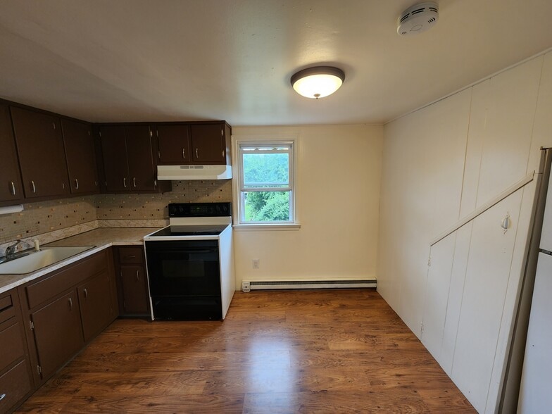 Kitchen through Living Room Entryway. - 1918 Rosemore Ave