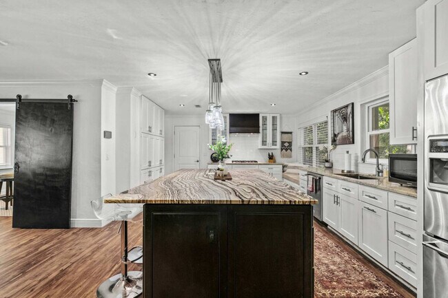 Building Photo - 2821 NW 4th Ln