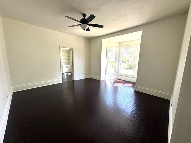 Building Photo - Historic Home for Rent in Downtown Siloam