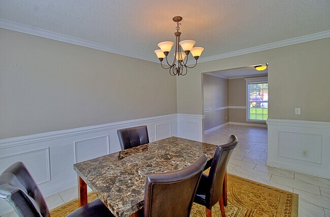 Building Photo - 305 Largo Ct