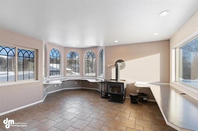 Building Photo - Gorgeous Palmer Home!