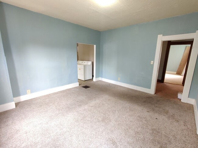 Building Photo - 3-113 N Tompkins St