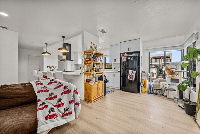 Building Photo - 5229 Rincon St