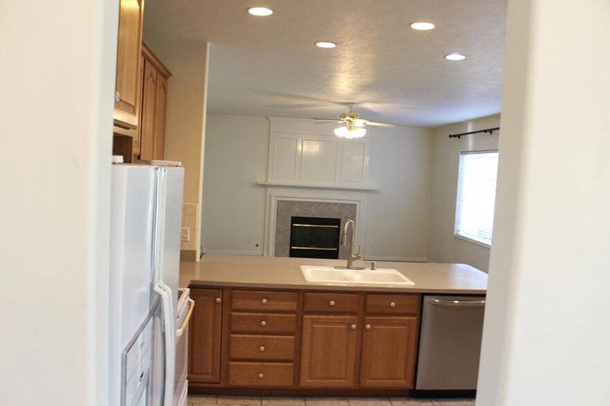 Building Photo - 1194 Hawberry Cir