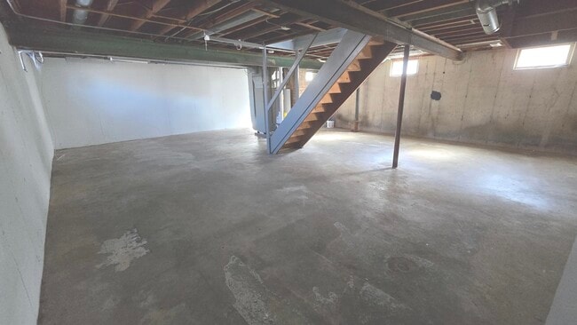 Building Photo - 661 Elma Ave