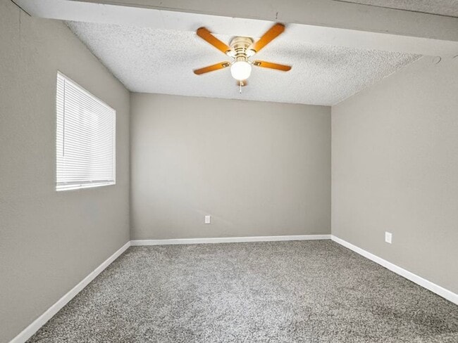 Building Photo - Adorable 5 Bedroom, 2 bath home in Sunland...