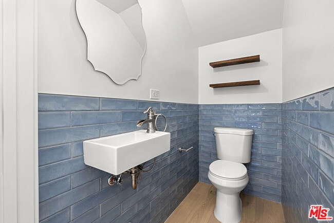 Building Photo - 822 N Orange Grove Ave