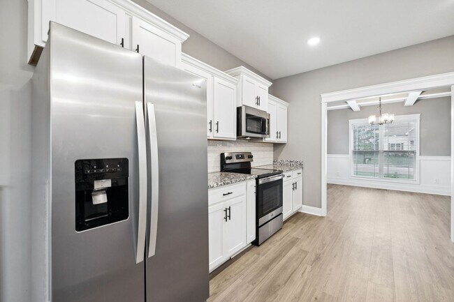 Building Photo - 3 Bedroom 2 1/2 Bathroom Home!!