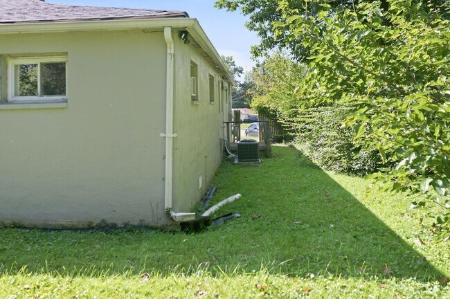 Building Photo - 8269 Sandy Ln