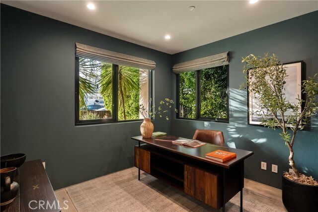 Building Photo - 4242 Vantage Ave