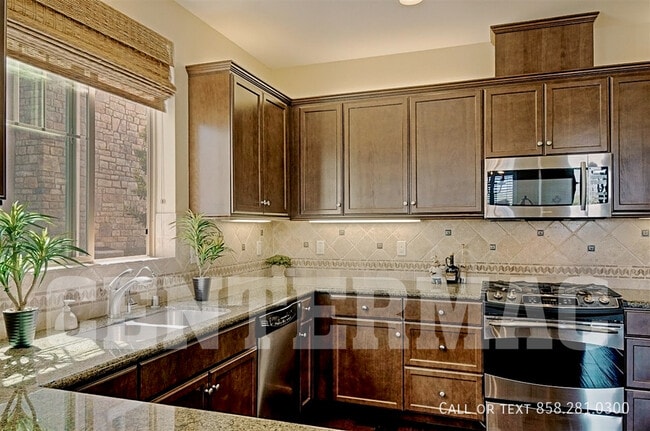 Building Photo - 10777 Canyon Grove Trail