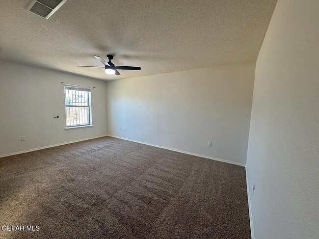 Building Photo - 10041 Paloma Dr