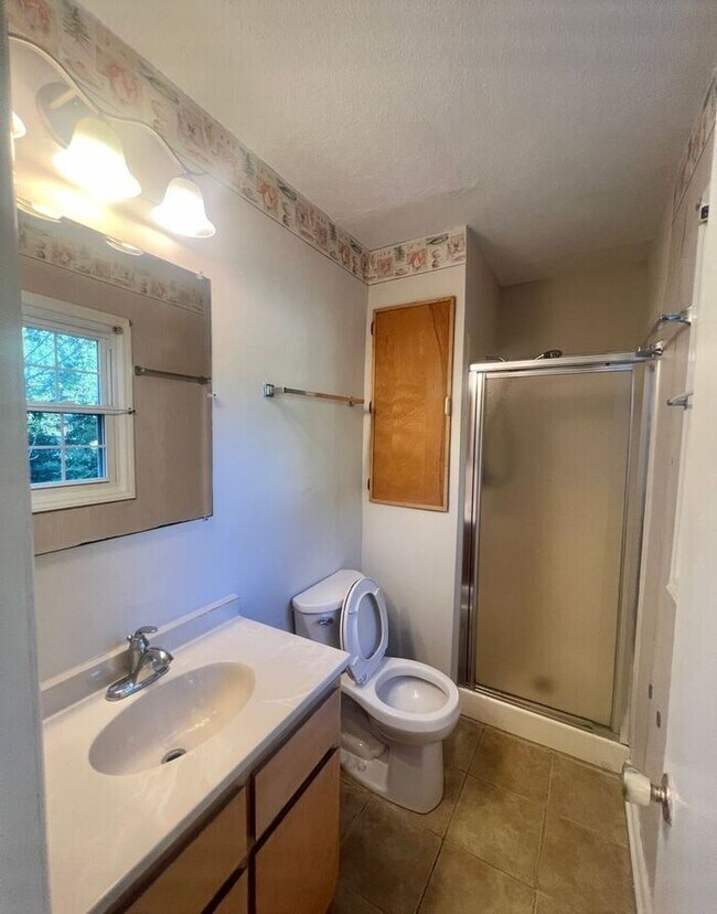 Building Photo - Brick one level home, Live Oak Tree, 3-4 bedrooms, fenced yard, deck.