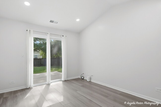 Building Photo - 1240 Huntington Dr