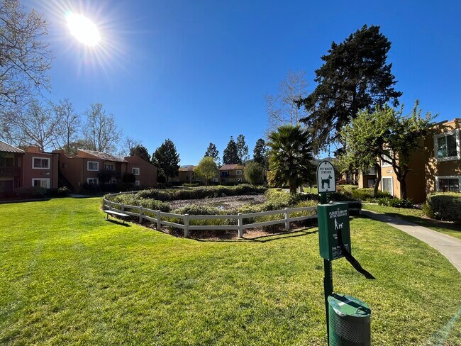 Building Photo - 17131 W Bernardo Dr