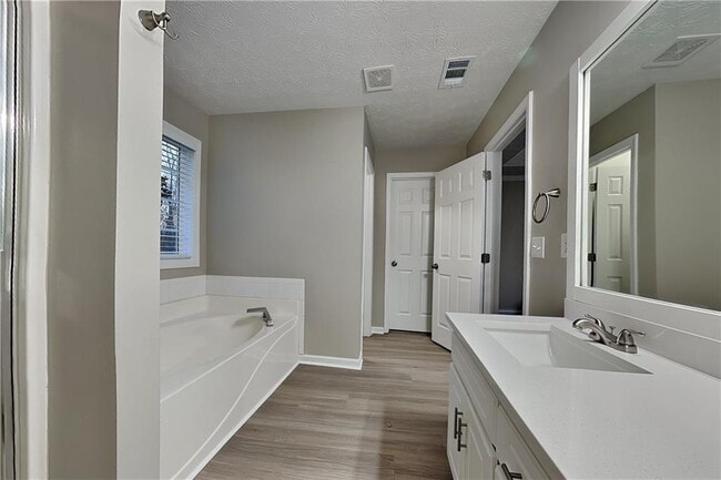 Building Photo - 230 Lake Valley Dr SW