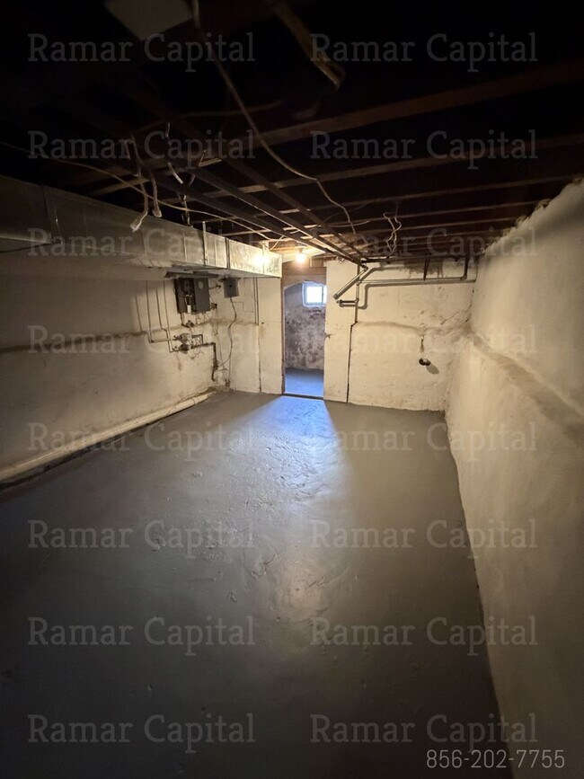 Building Photo - 714 Vine St