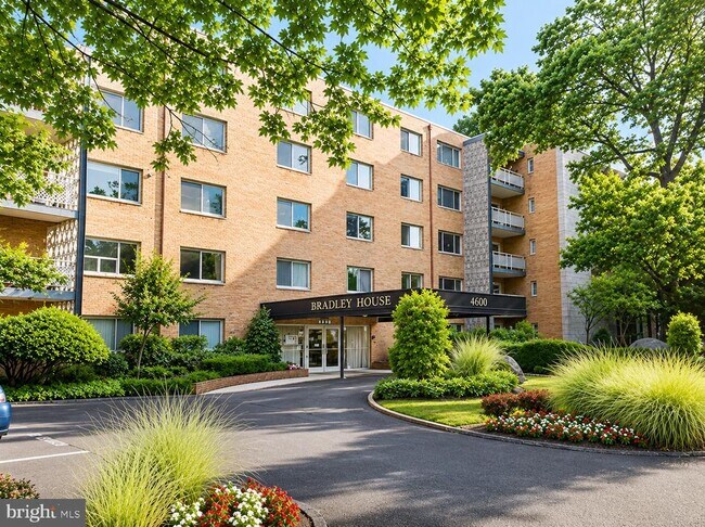 Building Photo - 4800 Chevy Chase Dr