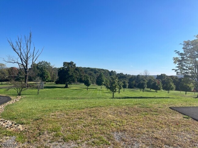 Primary Photo - 2 Hope Hill Farm Ln