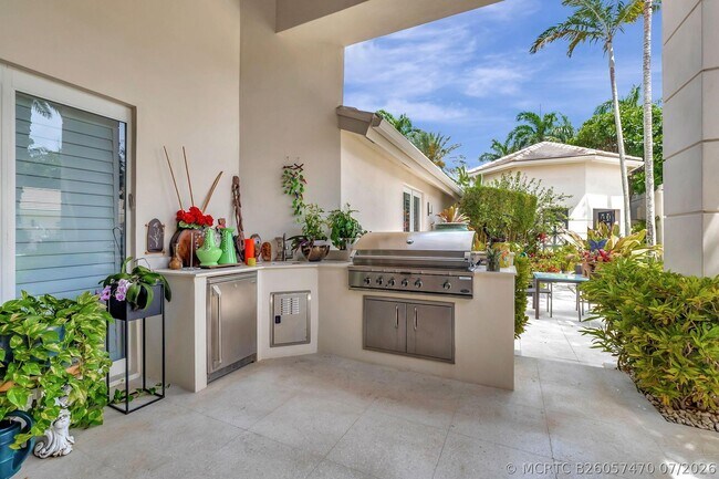 Building Photo - 17070 Royal Cove Way