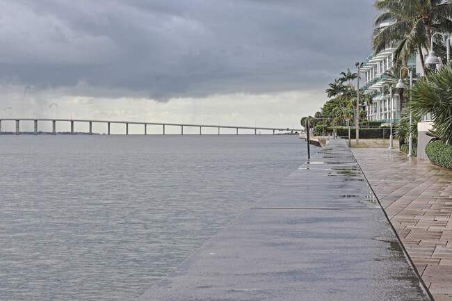 Building Photo - 1200 Brickell Bay Dr