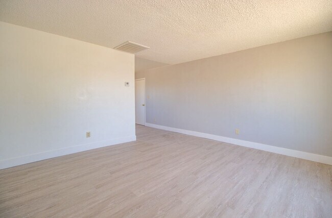 Building Photo - 518 W Battaglia Rd