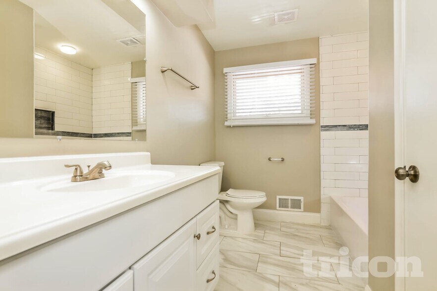 Building Photo - 3284 71st St E