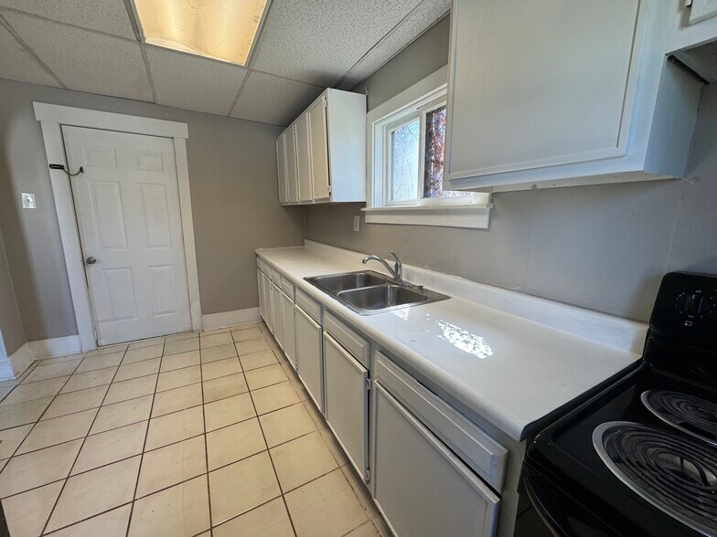 Building Photo - 713 Garfield Ave SW