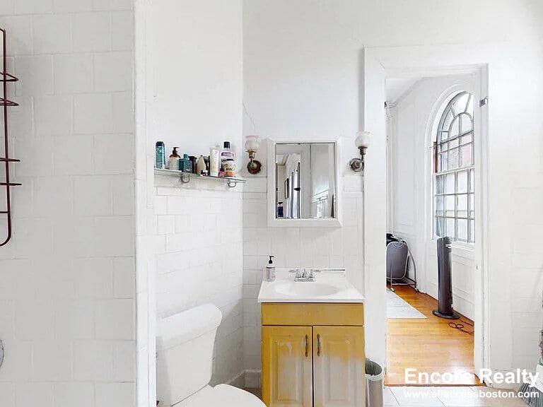 Building Photo - 1 Gloucester St