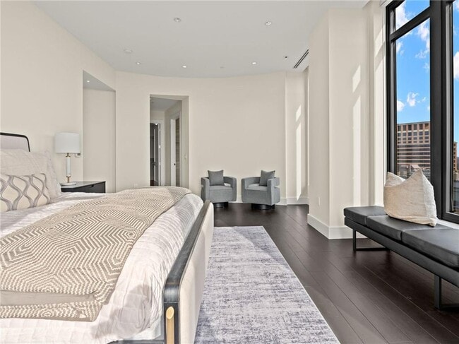 Building Photo - 3376 Peachtree Rd NE