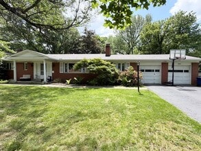 Building Photo - 241 Croswell Rd
