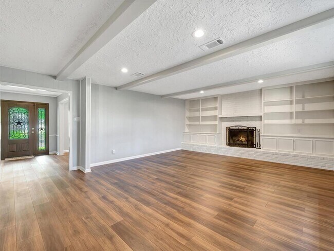 Building Photo - 15014 Torry Pines Rd