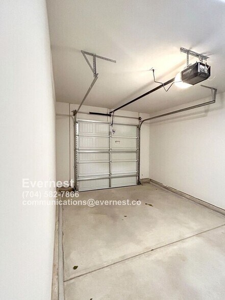 Building Photo - 2108 Willow Gln Dr
