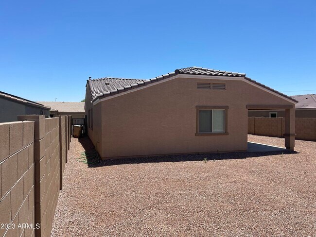 Building Photo - 25440 W Yanez Ave