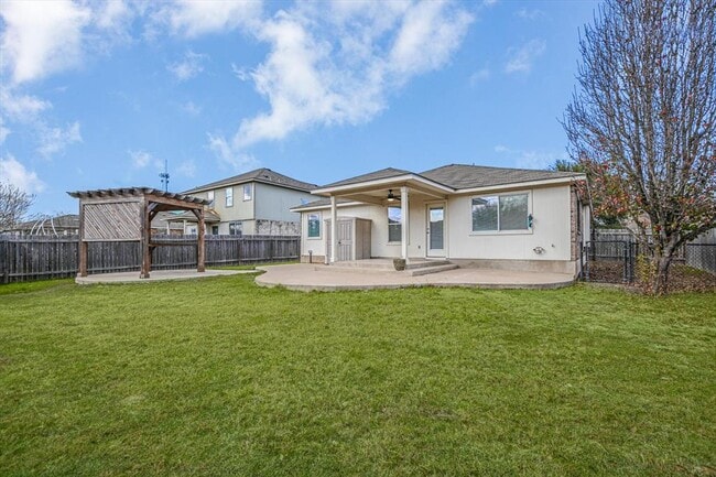 Building Photo - 906 Washburn Dr