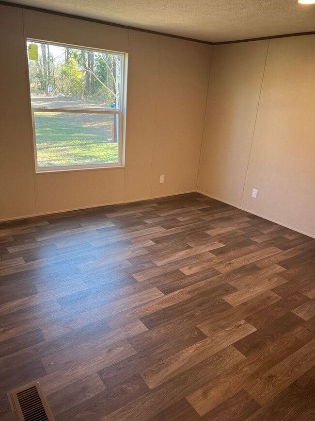 Building Photo - AVAILABLE NOW & SUPER close to Downtown Aynor!