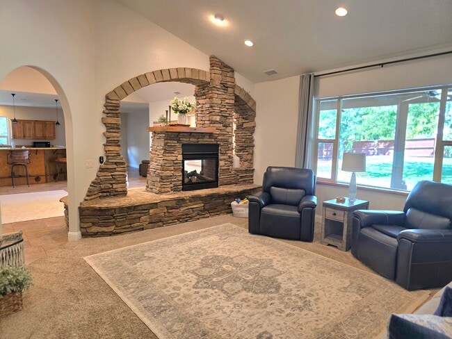 Building Photo - 3209 Silver Fox Dr