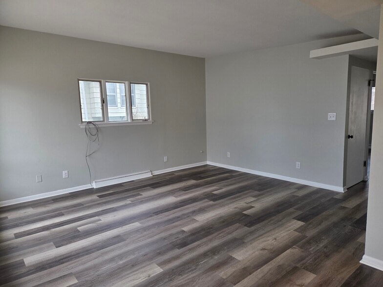 Building Photo - 763 Douglas St