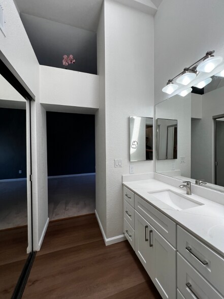 Building Photo - 229 Sunset Dr