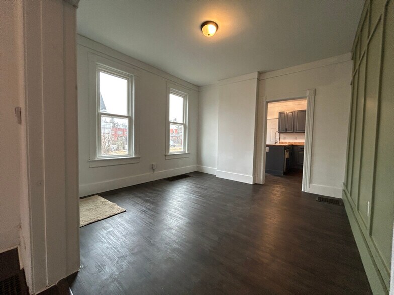 Building Photo - 1668 Memorial Ave