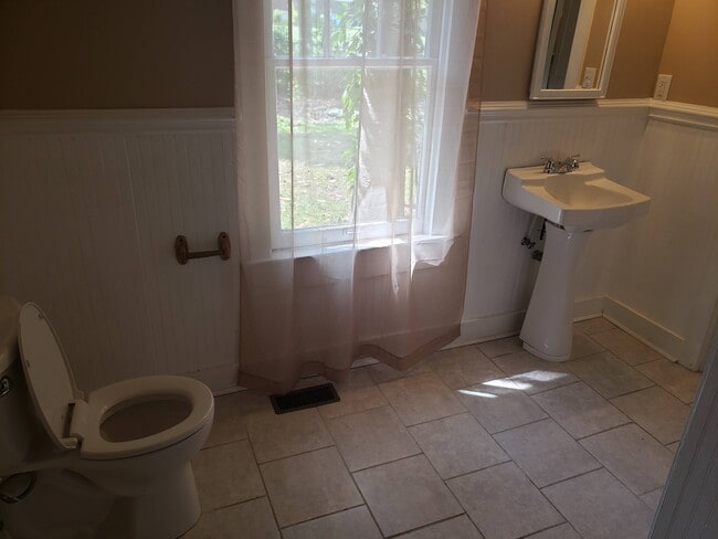 Building Photo - 129 Park Pl