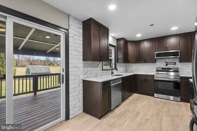 Building Photo - 3887 Shadywood Dr