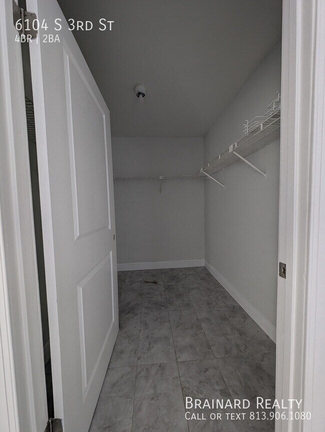 Building Photo - 6104 S 3rd St