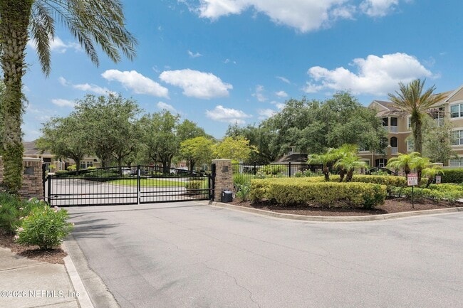 Building Photo - 7990 Baymeadows Rd E