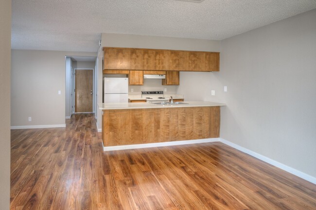 Building Photo - Greenwood Estates has an Excellent 2 Bedroom, 1.5 Bath Townhouse with a Backyard and Garage!