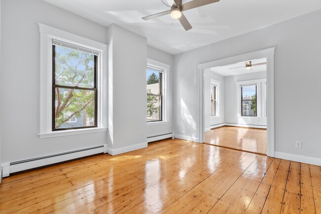 Building Photo - 106 L St