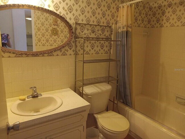 Building Photo - 2462 Brazilia Dr