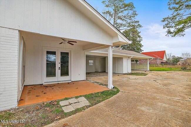 Building Photo - 249 Bay Park Dr